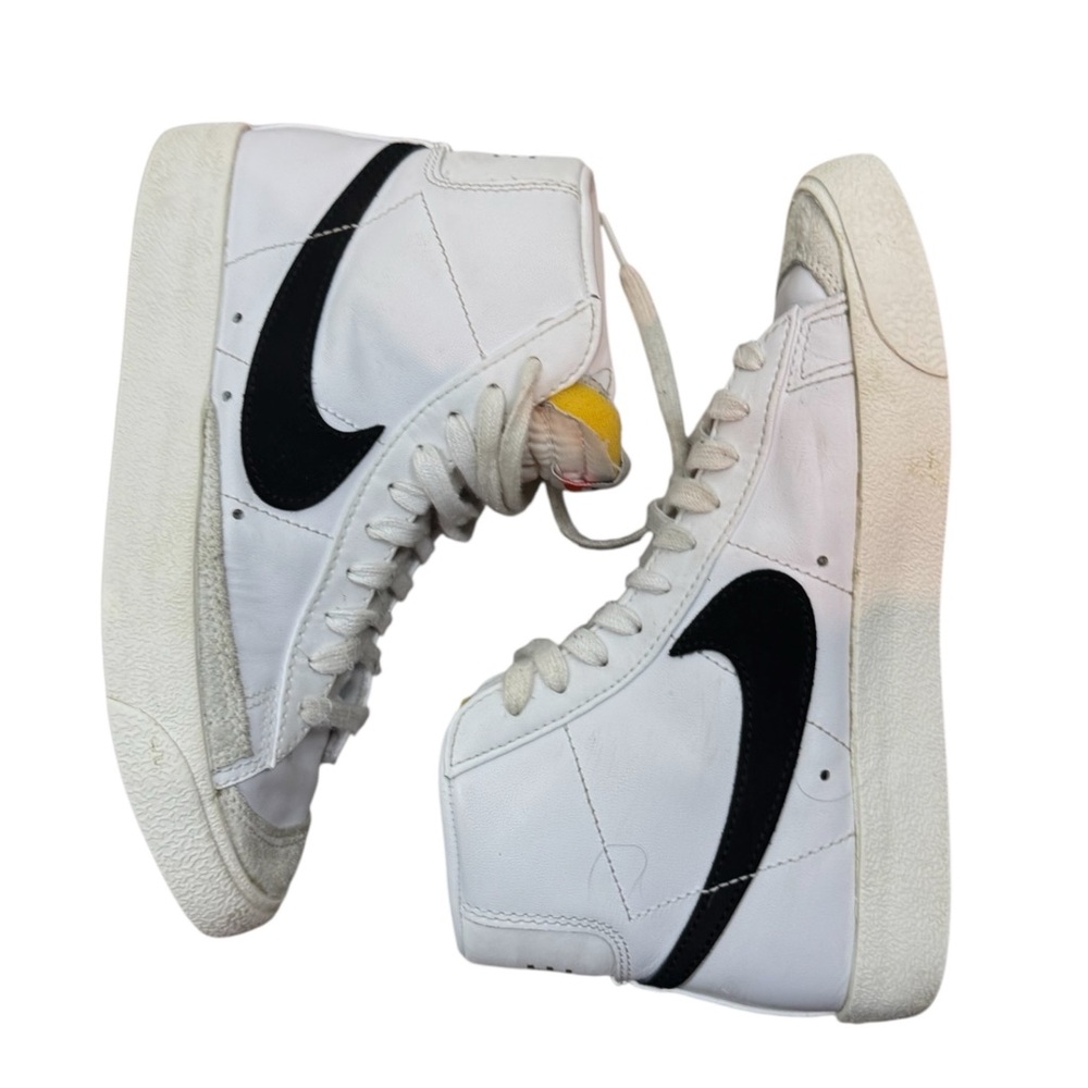 Nike Blazers Mid. Black/white. Size 5 (big kids)